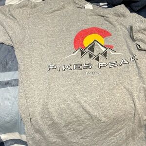 Gildan Gray pikes Peak T-shirt
